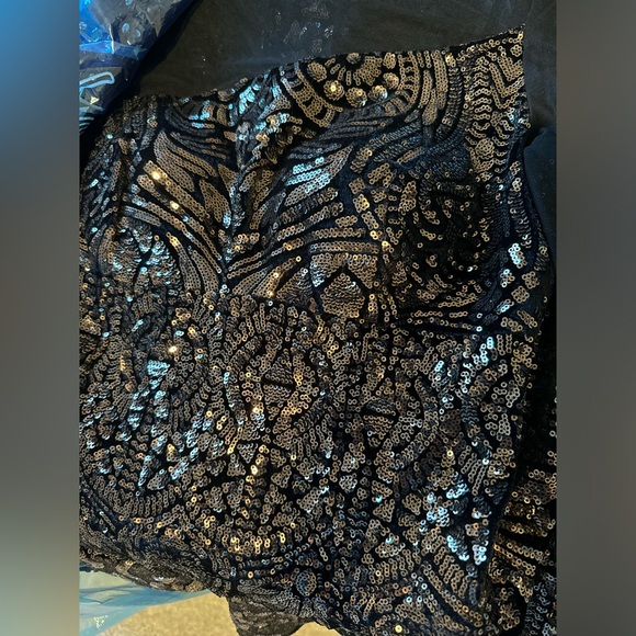 🌟BRAND NEW🌟 Betsy & Adam Mesh Long Sleeve Sequin Dress - Picture 4 of 5